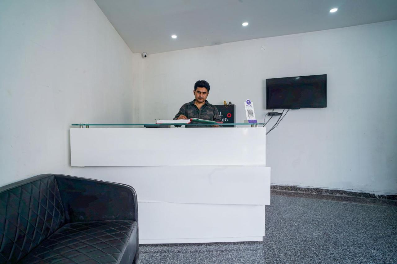 Hotel Red Snapper Couple Friendly At West Delhi Nova Deli Exterior foto