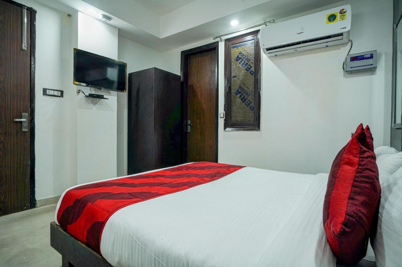 Hotel Red Snapper Couple Friendly At West Delhi Nova Deli Exterior foto
